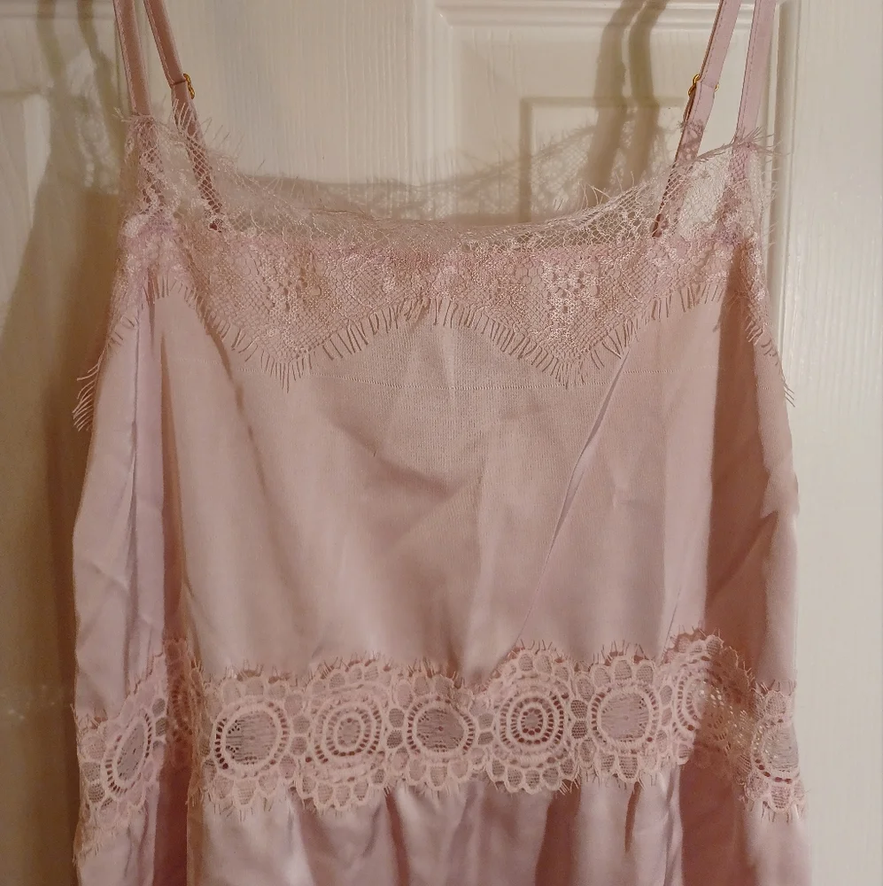 Delicate pink silky chemise with G-string - Picture 5 of 7